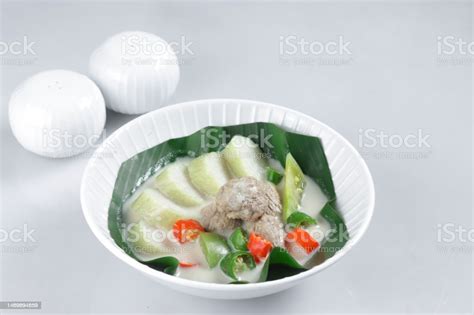  Bún Chả: Uma Sinfonia de Sabores Azedos e Picantes que te Transportará para as Ruas de An Giang!