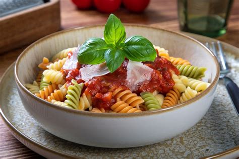  Macarrão da Tia Zhao: Uma Sinfonia de Sabores Picantes e Aromas Envolventes!