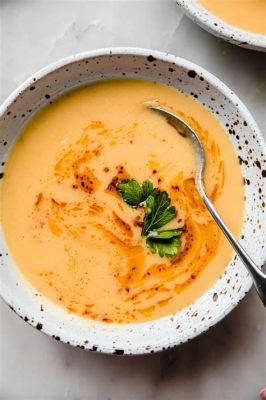  Mercimek Çorbası: Uma Sopa Reconfortante Deliciosa Envolvente Em Um Abraço Quente De Especiarias!