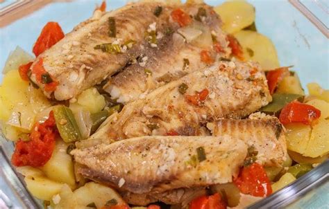  Peixe Assado à Cantonesa com Legumes Frescos e Molho Picante: Uma Festa de Sabores para o Paladar Curioso?